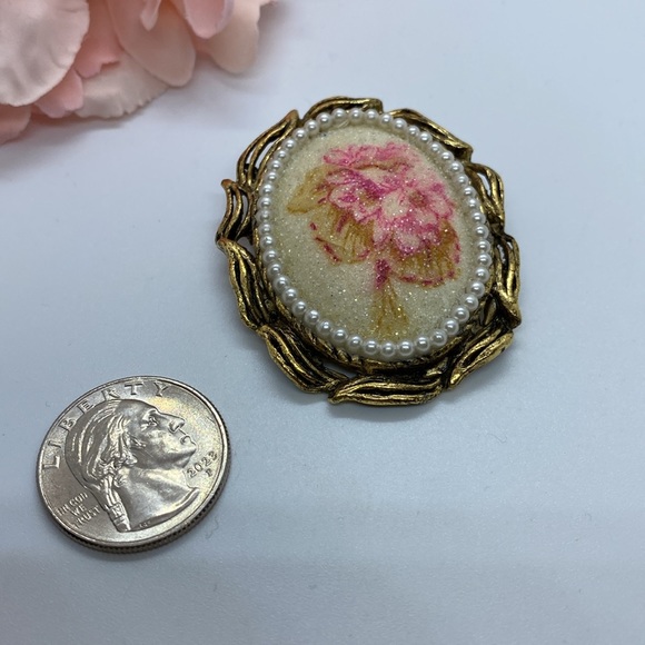 Vintage Sugar Glass Pink Floral Brooch Pendant - Picture 6 of 6